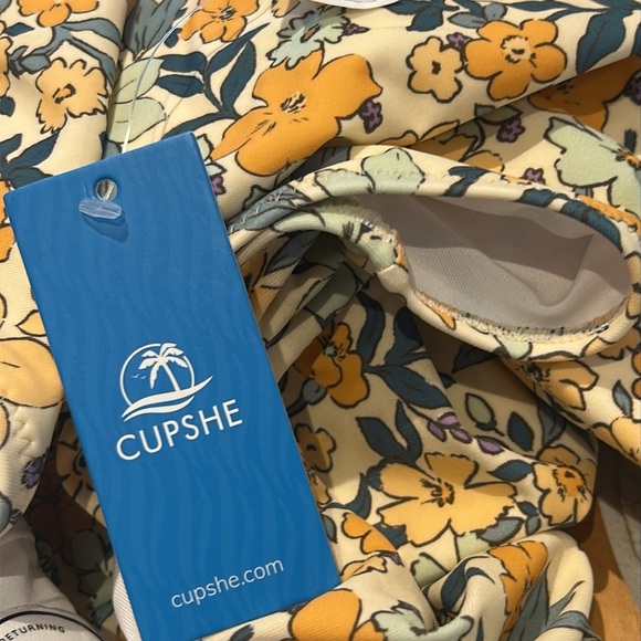 CUPSHE Ditsy Floral Flutter Sleeve One-Piece Swimsuit Size XL - Picture 8 of 17